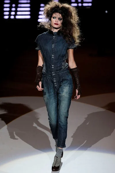 Look 10